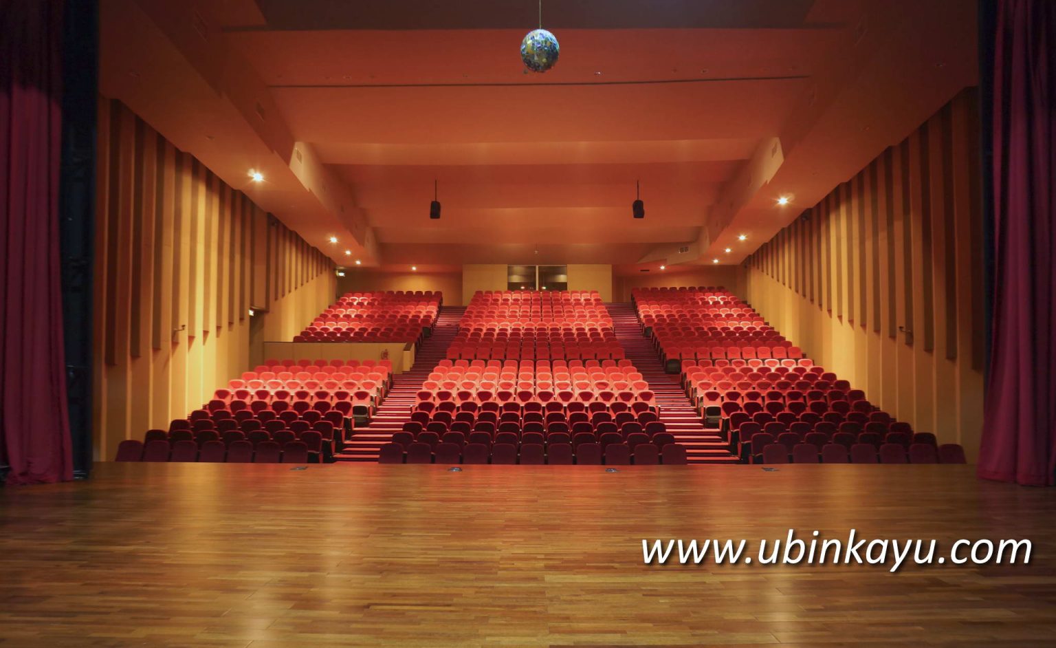 Ciputra-Auditorium-ubinkayu
